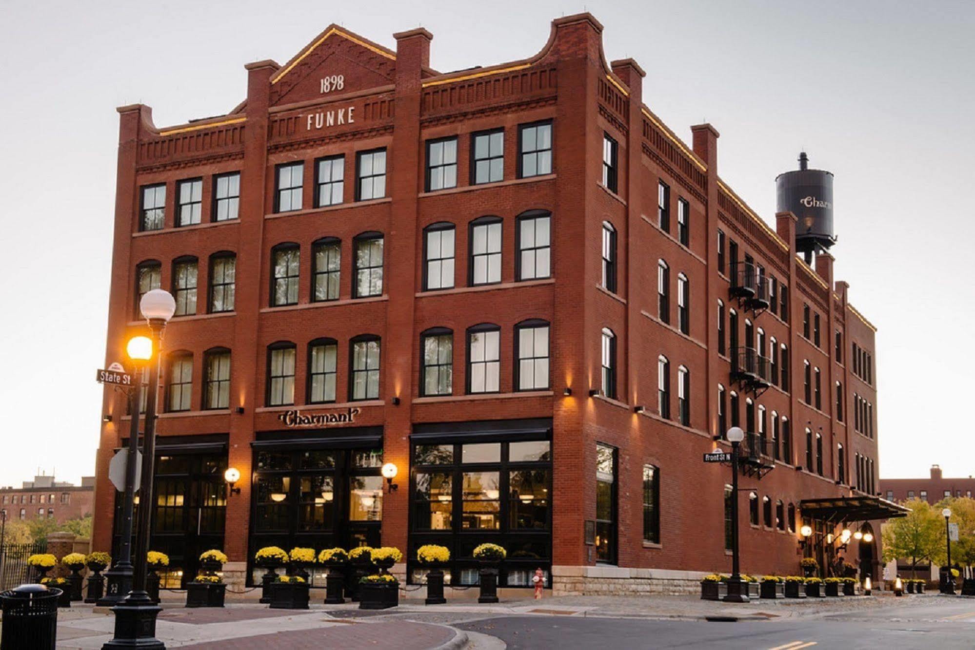 The Charmant Hotel La Crosse Exterior foto